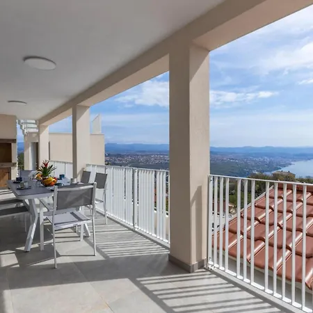 Bregha - Three Bedroom With Sea View *